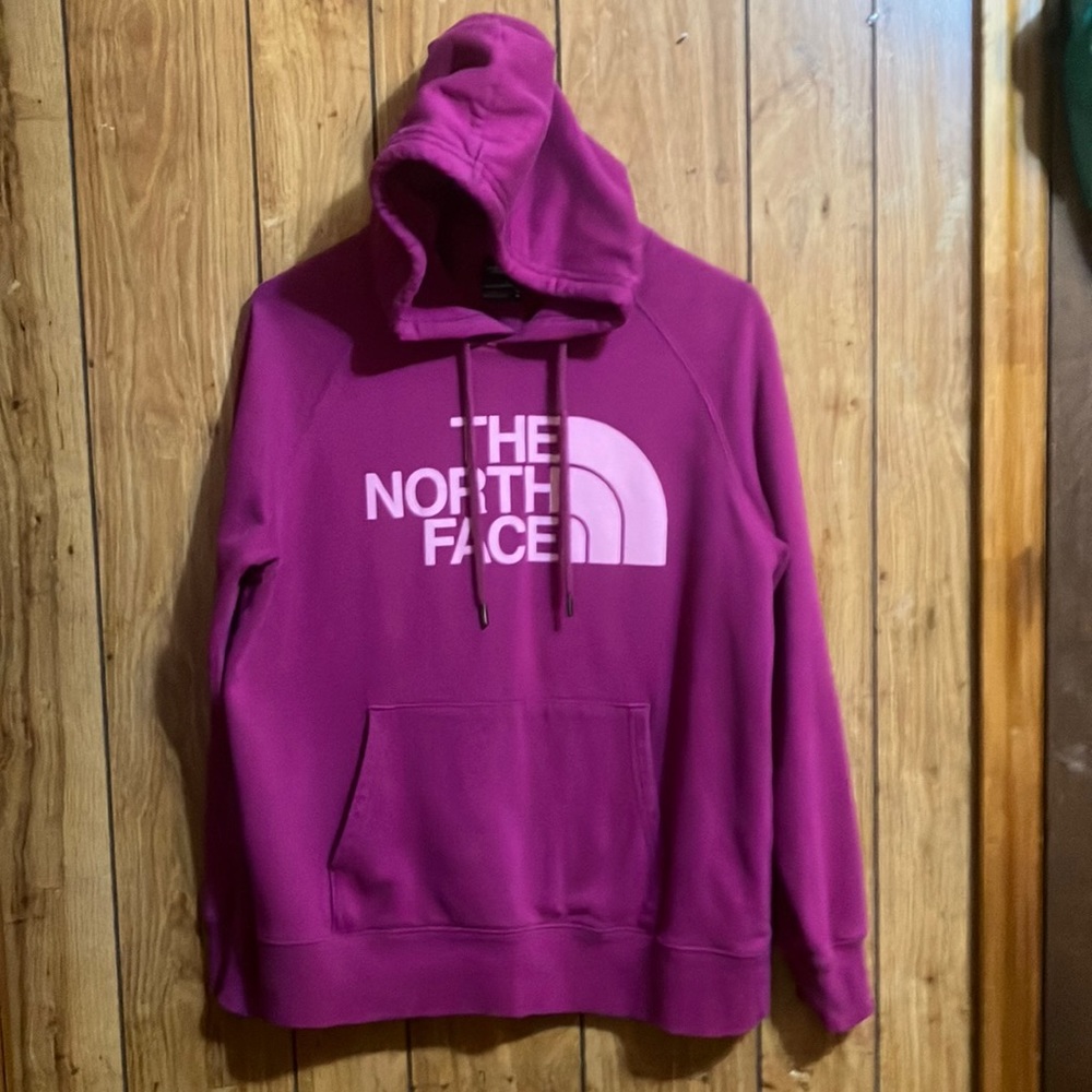 *IN EXCELLENT USED CONDITION!!Women’s Plum/Purple, Size Medium,North Face Hoodie